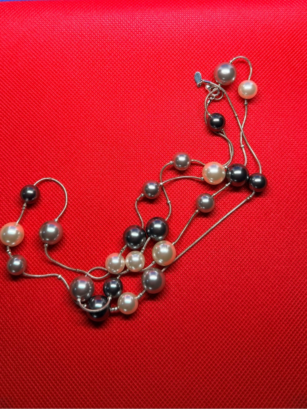 Multi-Tone Pearl Station Necklace in White and Gray